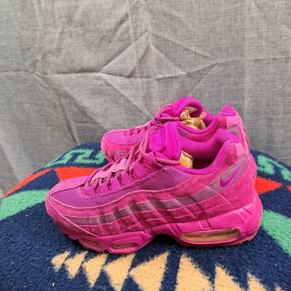 %NIKE Women's Air Max 95 Vivid Grape Purple hot pink Athletic Shoes 8 / A 20